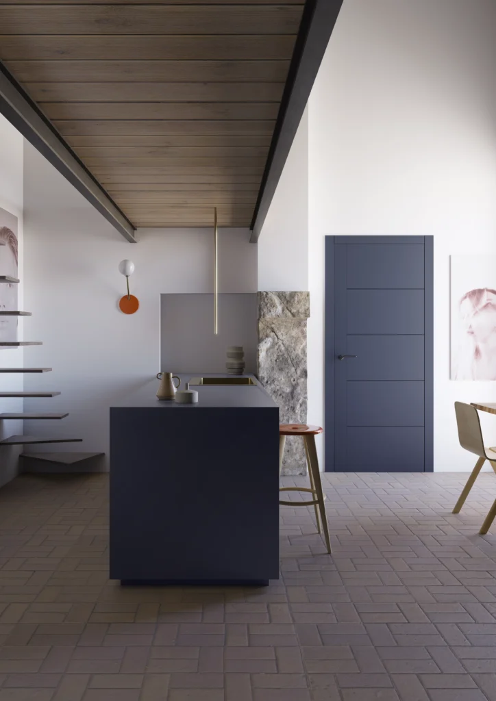 Porta della collezione Zero Phantos, blu scuro con incisioni, linee verticali e orizzontali inserita in un ambiente contemporaneo, con mattoni al pavimento