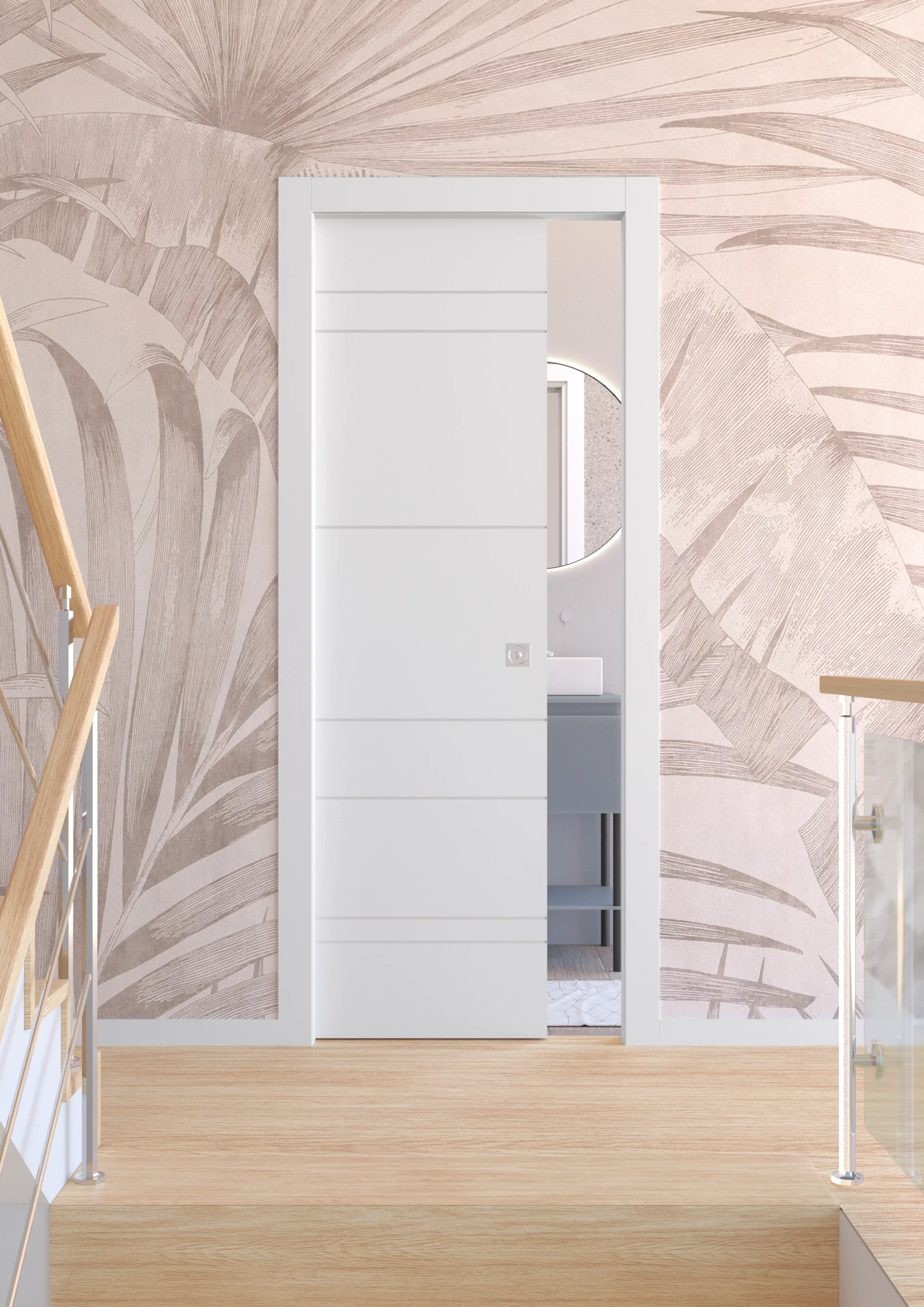Collezione: Phantos, Modello: 80I Scorrevole interno muro, Disegno: 623, Finitura: Laccato Bianco, Maniglia: Kit con nottolino quadro Cromo satinato Porta della collezione Phantos, incisa con disegno 623 e finitura laccato bianco, la porta sta alla fine di scale con corrimano in legno ed immersa in una carta da parati con foglie rosa