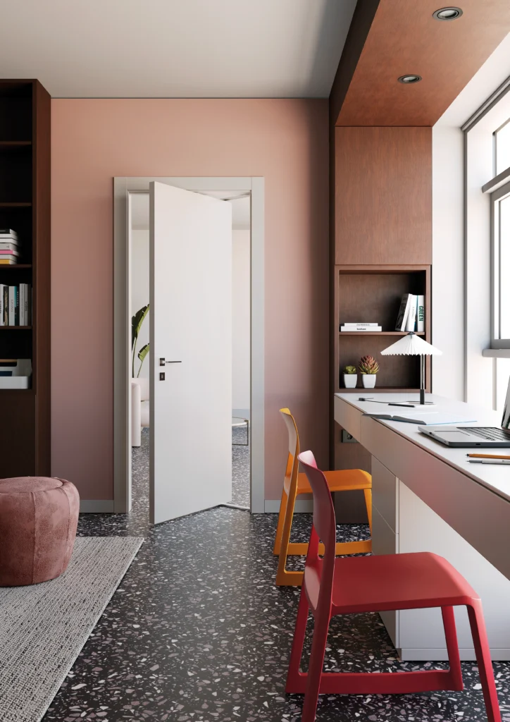 Porta della collezione Zero Phantos, rototraslante di colore laccato bianco inserita all'interno di uffici con sedie e oggetti colorati